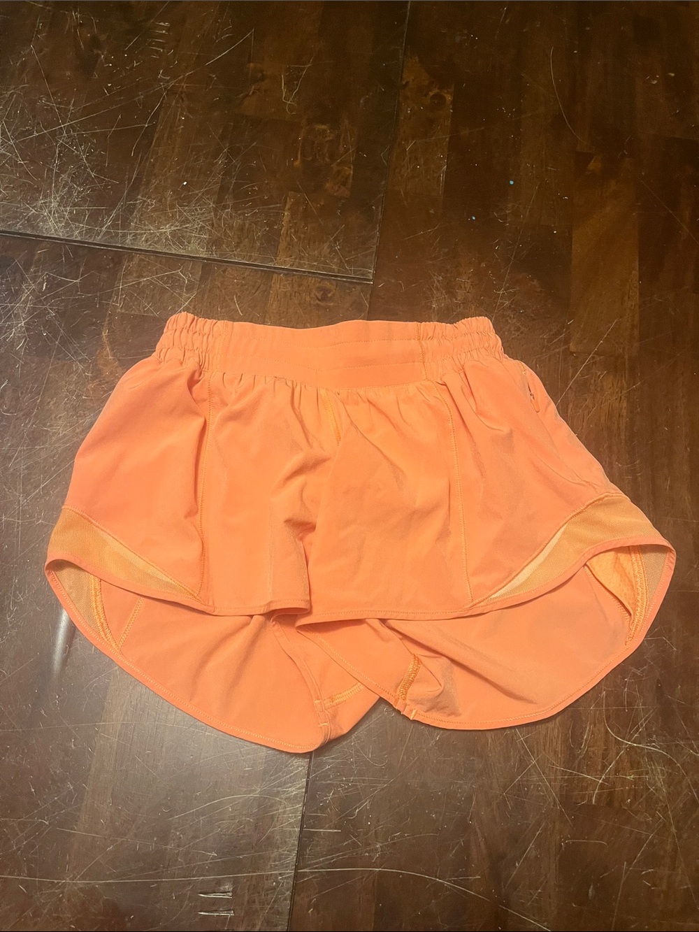 Women’s Coral Lululemon 2.5” Hotty Hot Short